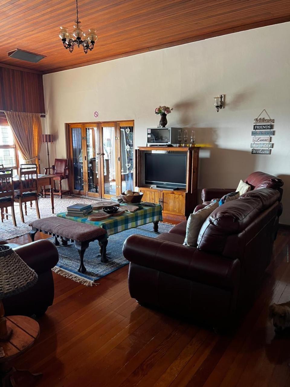 Bleu Bird Guesthouse เดอร์บัน ภายนอก รูปภาพ